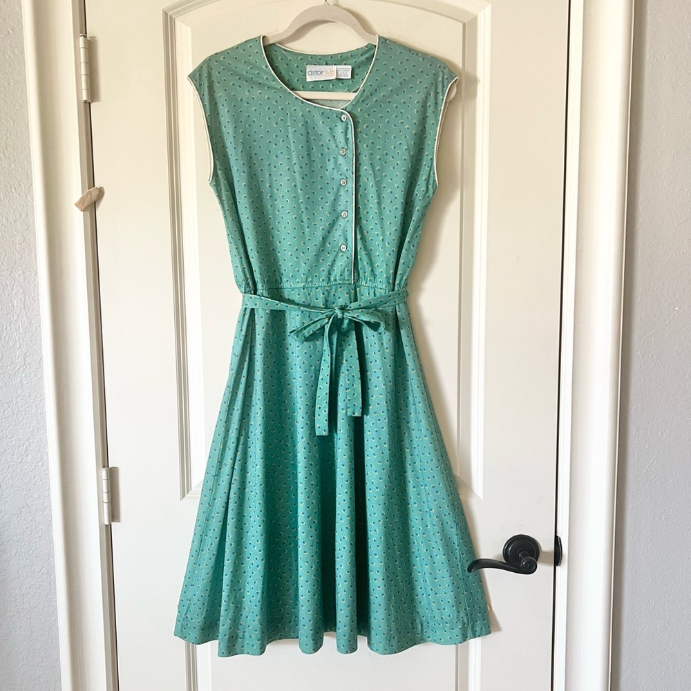 Vintage Astor One small floral print belted Green Dress